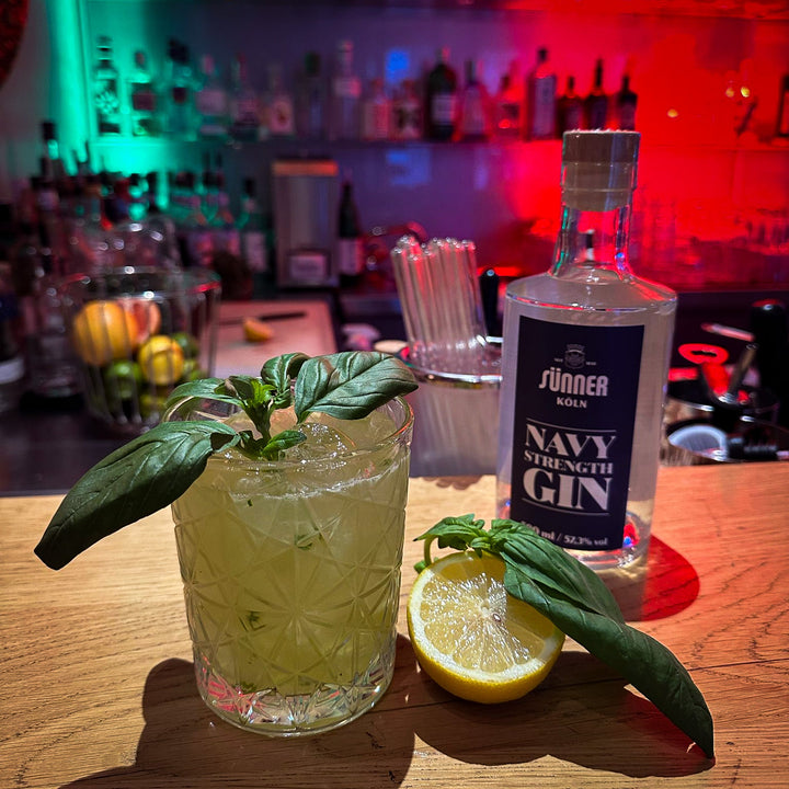 Gin-Basil-Smash-Erfrischend-anders-mit-Sünner-Navy-Strength-Gin Brauwelt Köln