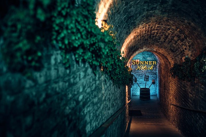 Eingang zum BRAUWELT Brauhaus in die historischen Eiskeller