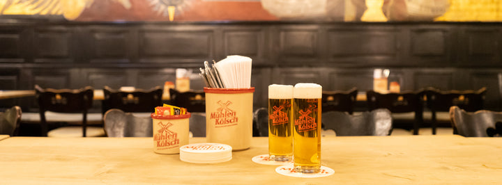 Mise en place von Mühlen Kölsch im Brauhaus